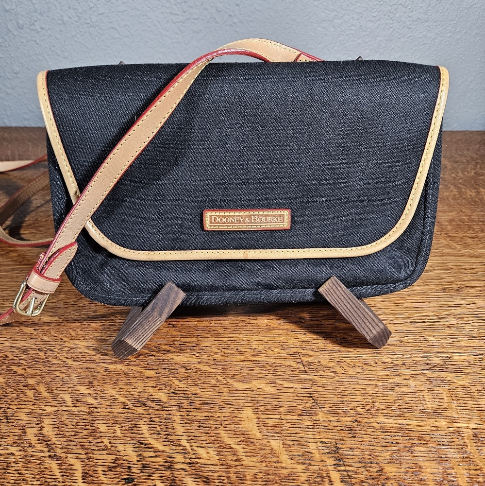 Dooney & Bourke Cabriolet Canvas Crossbody Clutch Vintage NWT - Picture 1 of 11
